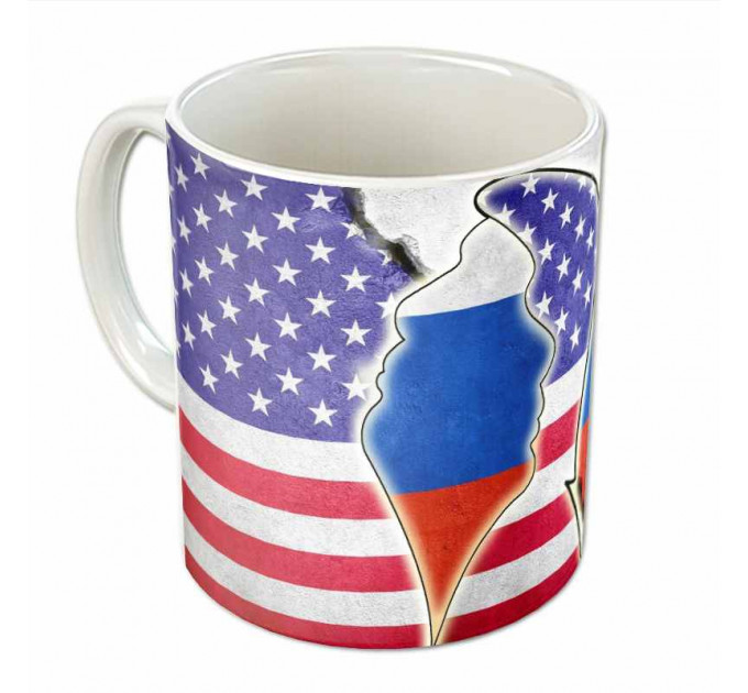 Кружка «Перезагрузка» – нейтральный подарок с дизайном флагов США и России, профилями Путина и Трампа