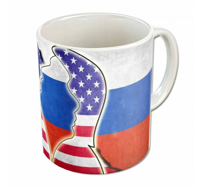 Кружка «Перезагрузка» – нейтральный подарок с дизайном флагов США и России, профилями Путина и Трампа